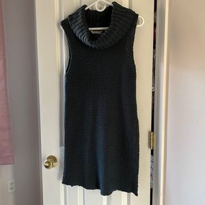 Sleeveless sweater/dress.
